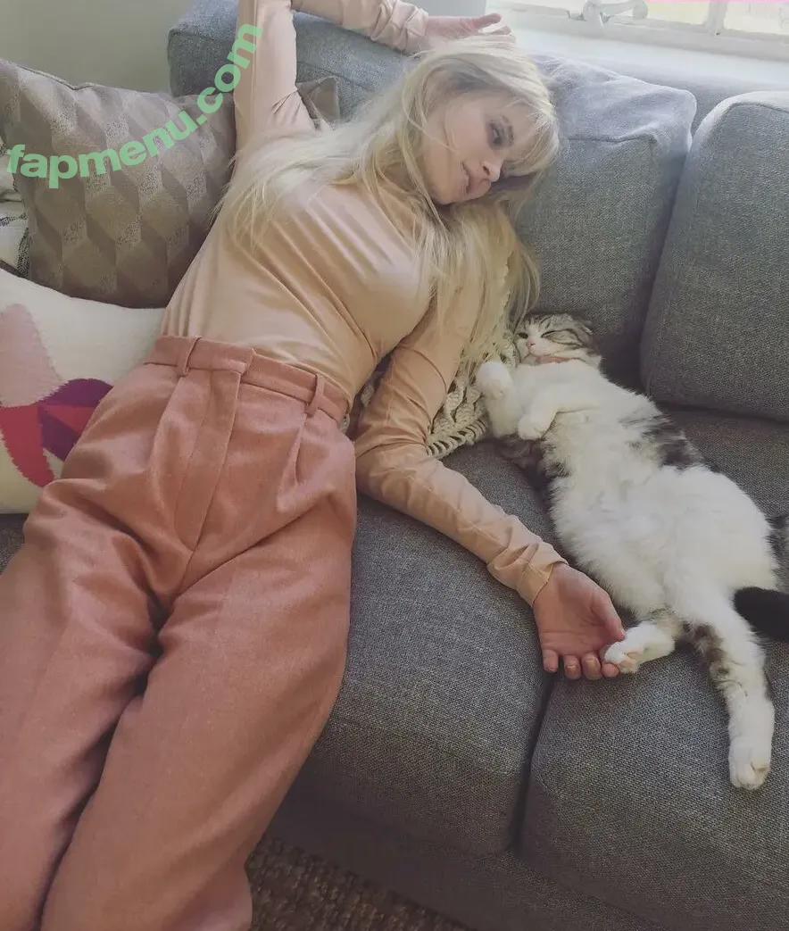 Carlson Young nude photo #0023 (carlsonyoung)