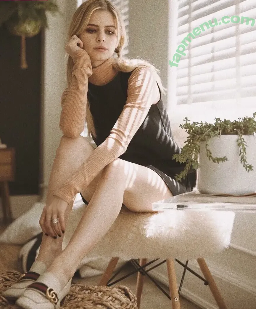 Carlson Young nude photo #0029 (carlsonyoung)