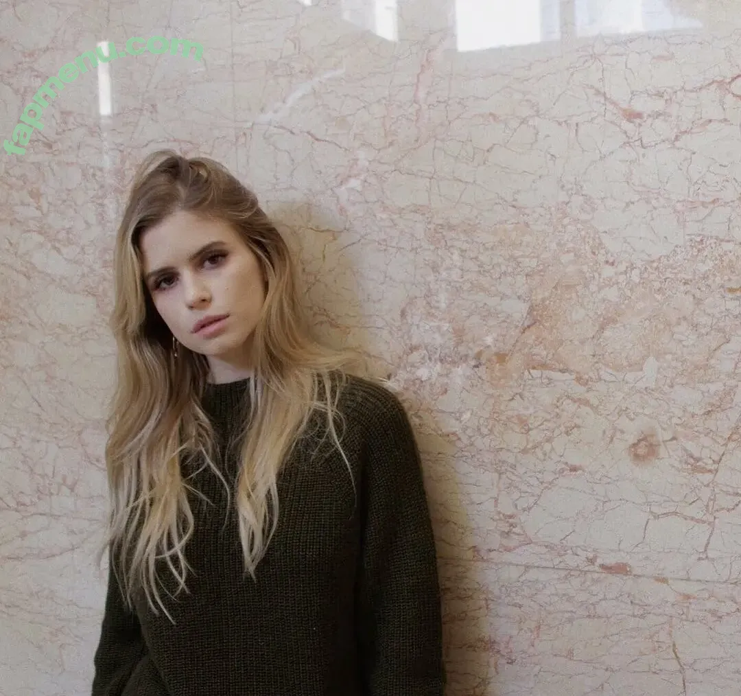 Carlson Young nude photo #0030 (carlsonyoung)