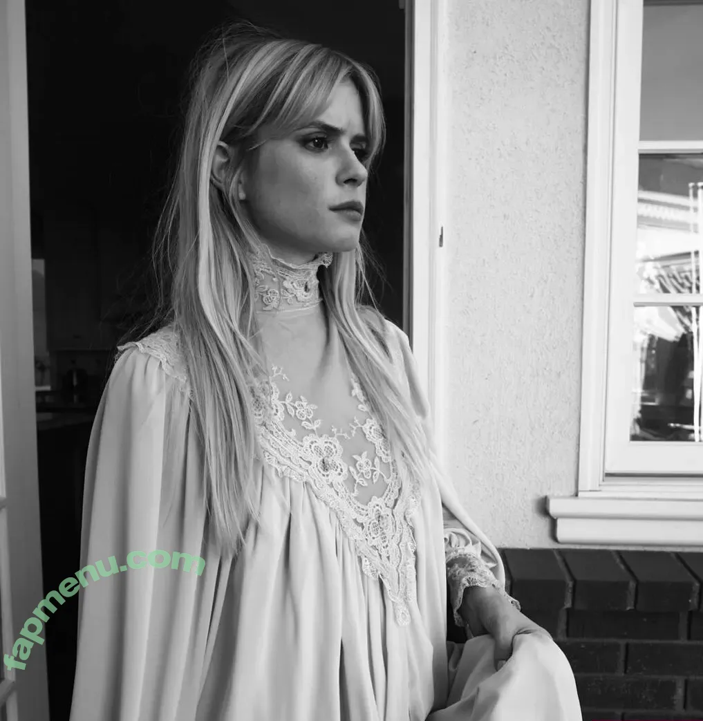 Carlson Young nude photo #0039 (carlsonyoung)