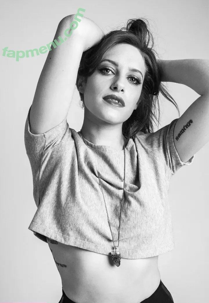 Carly Chaikin nude photo #0005 (carlychaikin)