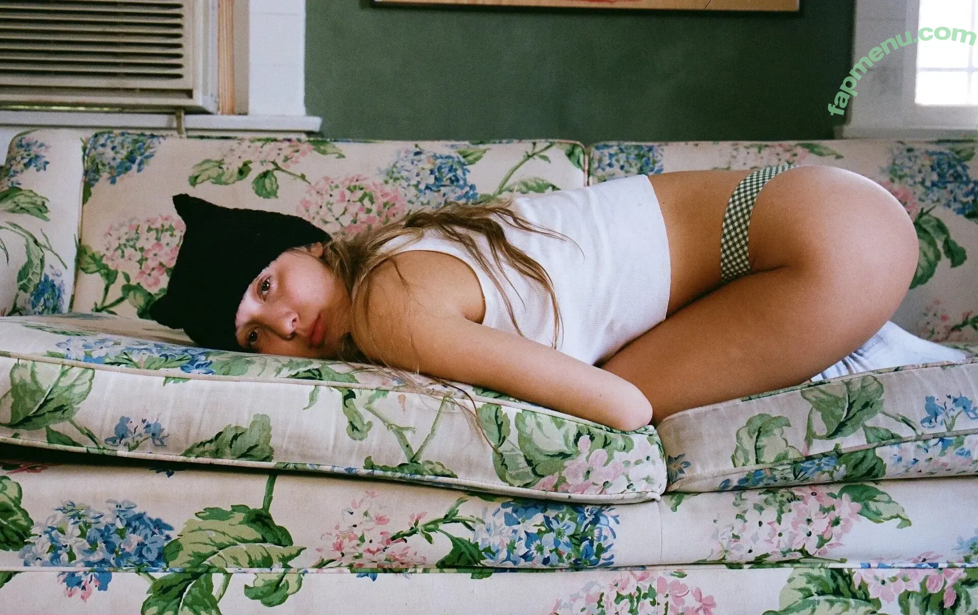 Carly Pfleger nude photo #0060 (azucar.ly / azucarly)