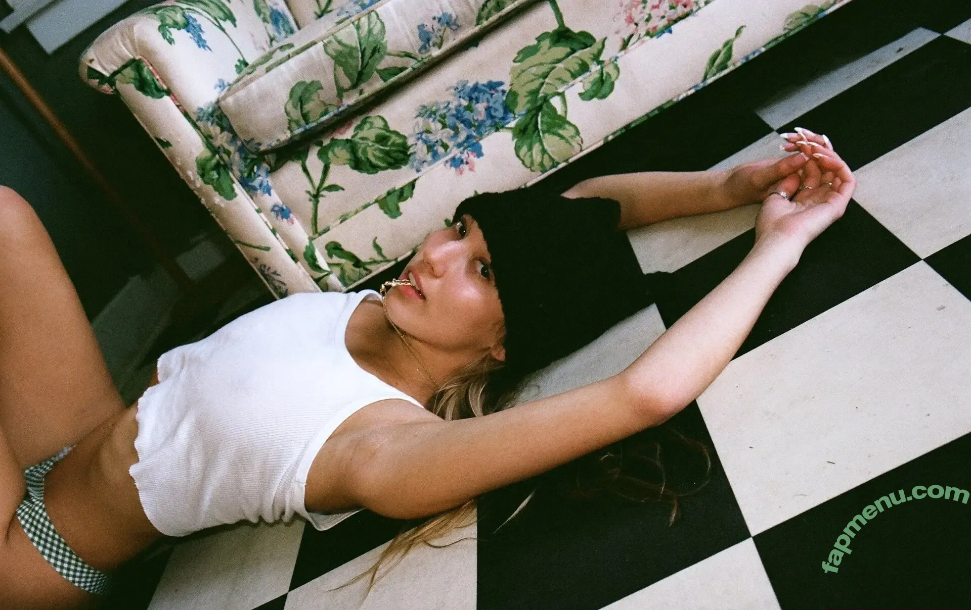 Carly Pfleger nude photo #0065 (azucar.ly / azucarly)