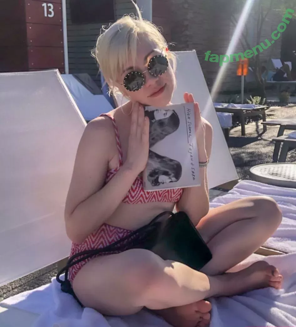 Carly Rae Jepsen nude photo #0016 (carlyraejepsen)