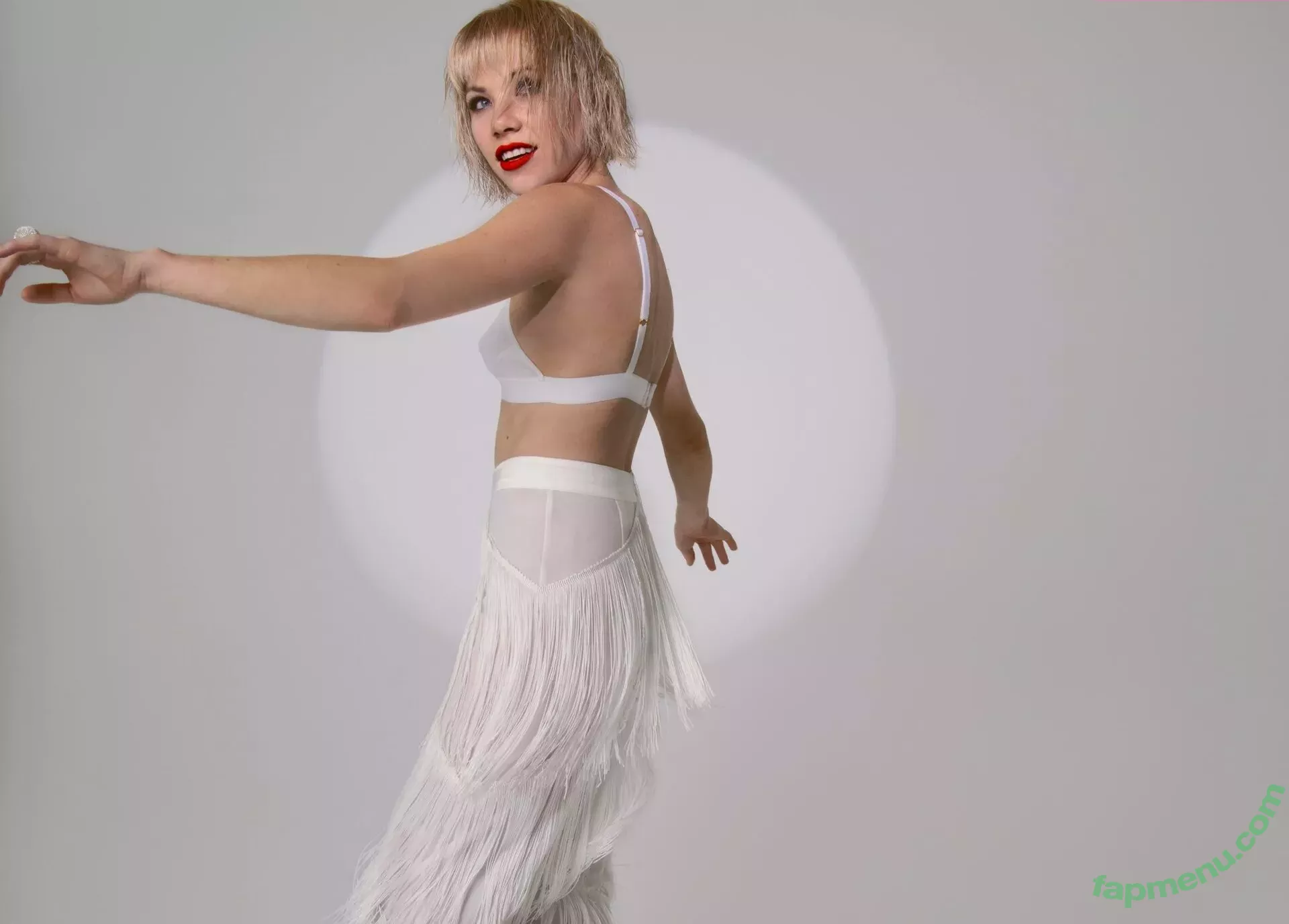 Carly Rae Jepsen nude photo #0024 (carlyraejepsen)