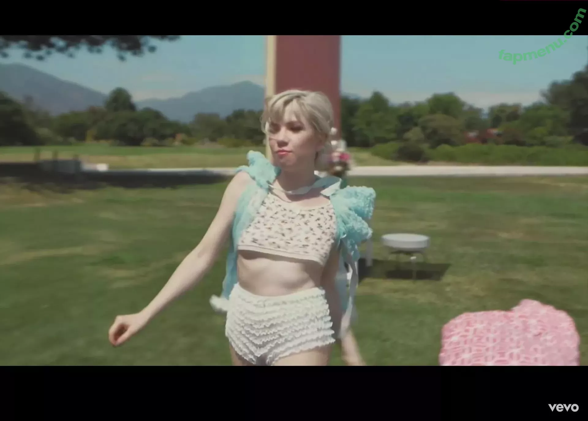 Carly Rae Jepsen nude photo #0027 (carlyraejepsen)