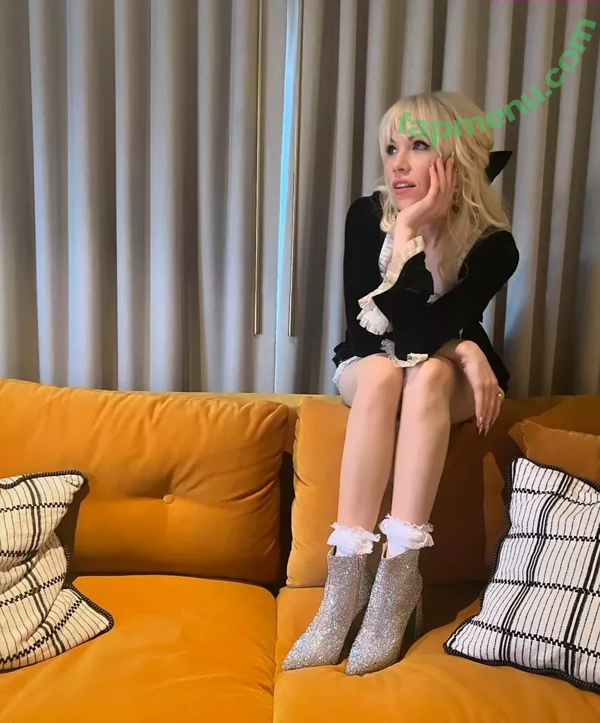 Carly Rae Jepsen nude photo #0121 (carlyraejepsen)