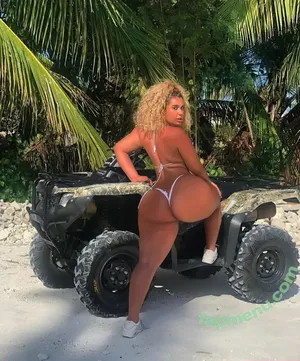 Carmela Habibi / carmelahabibi / carmellaxo / littlemisslibrarian nude photo #0183