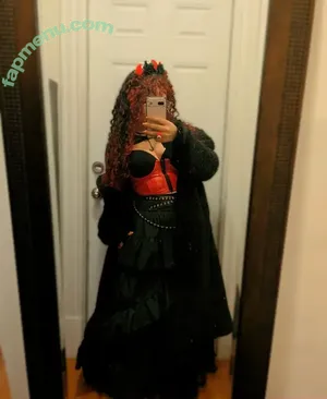 Carmilla Roux / camillerouxart / carmillaroux nude photo #0060