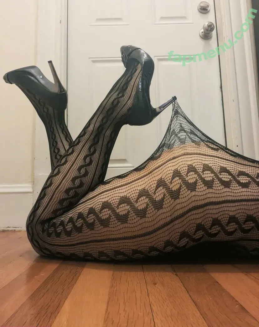 Carmilla Roux nude photo #0068 (camillerouxart / carmillaroux)