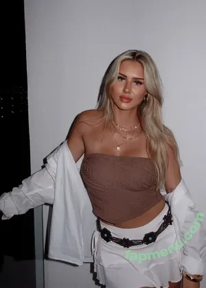 Caro Konrad / caro_knrd nude photo #0046