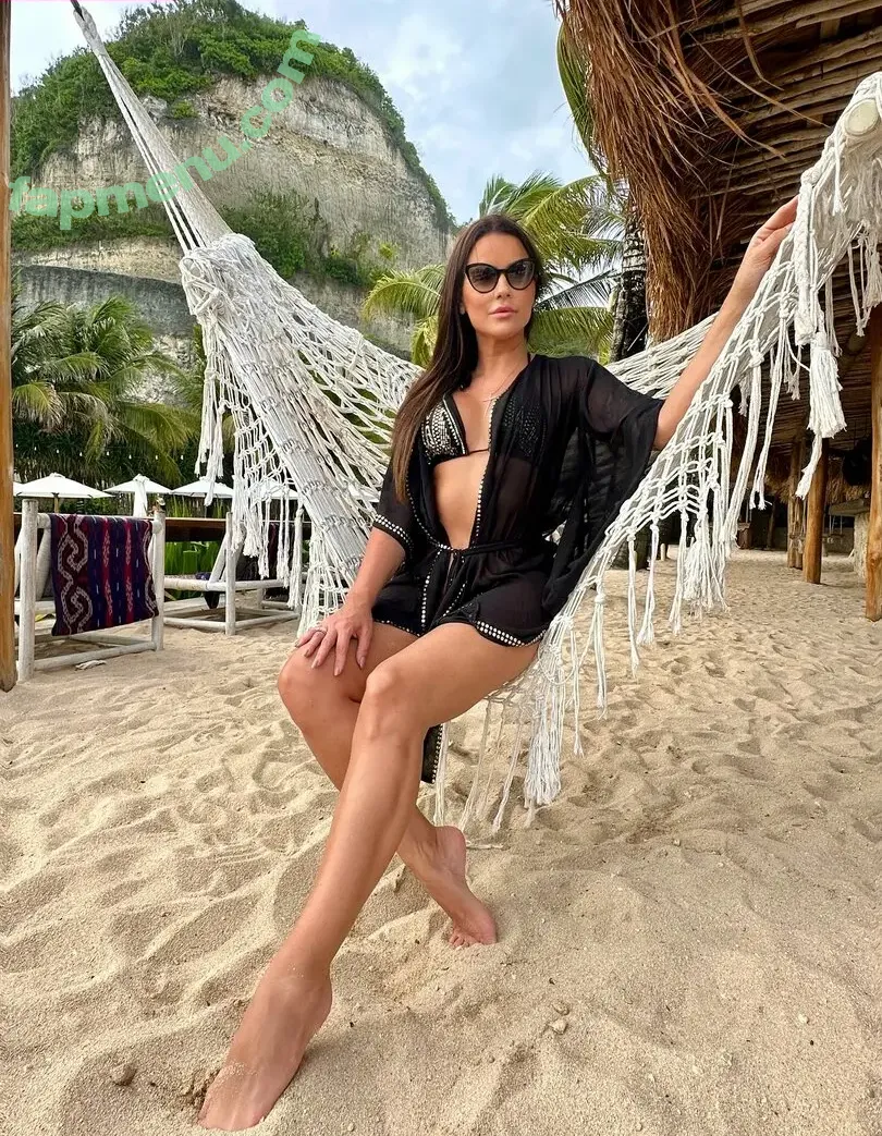 Carol Dias nude photo #0215 (Ex-Panicat / caroldias / realcaroldias)