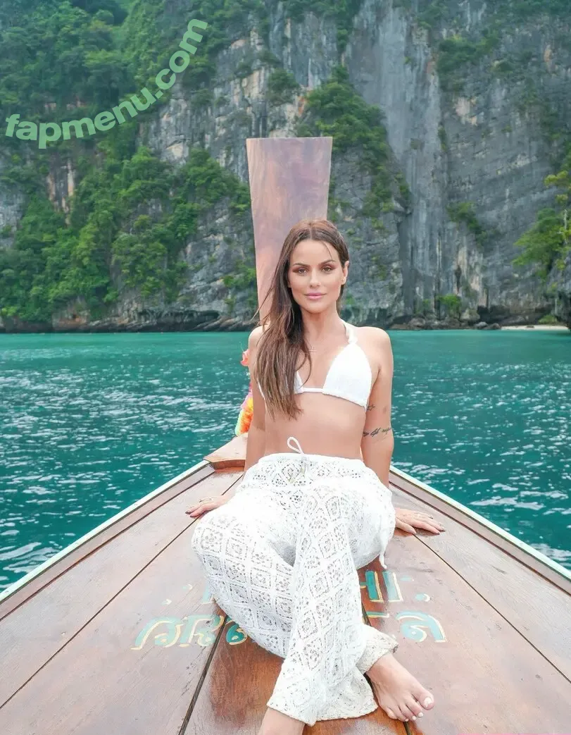 Carol Dias nude photo #0218 (Ex-Panicat / caroldias / realcaroldias)