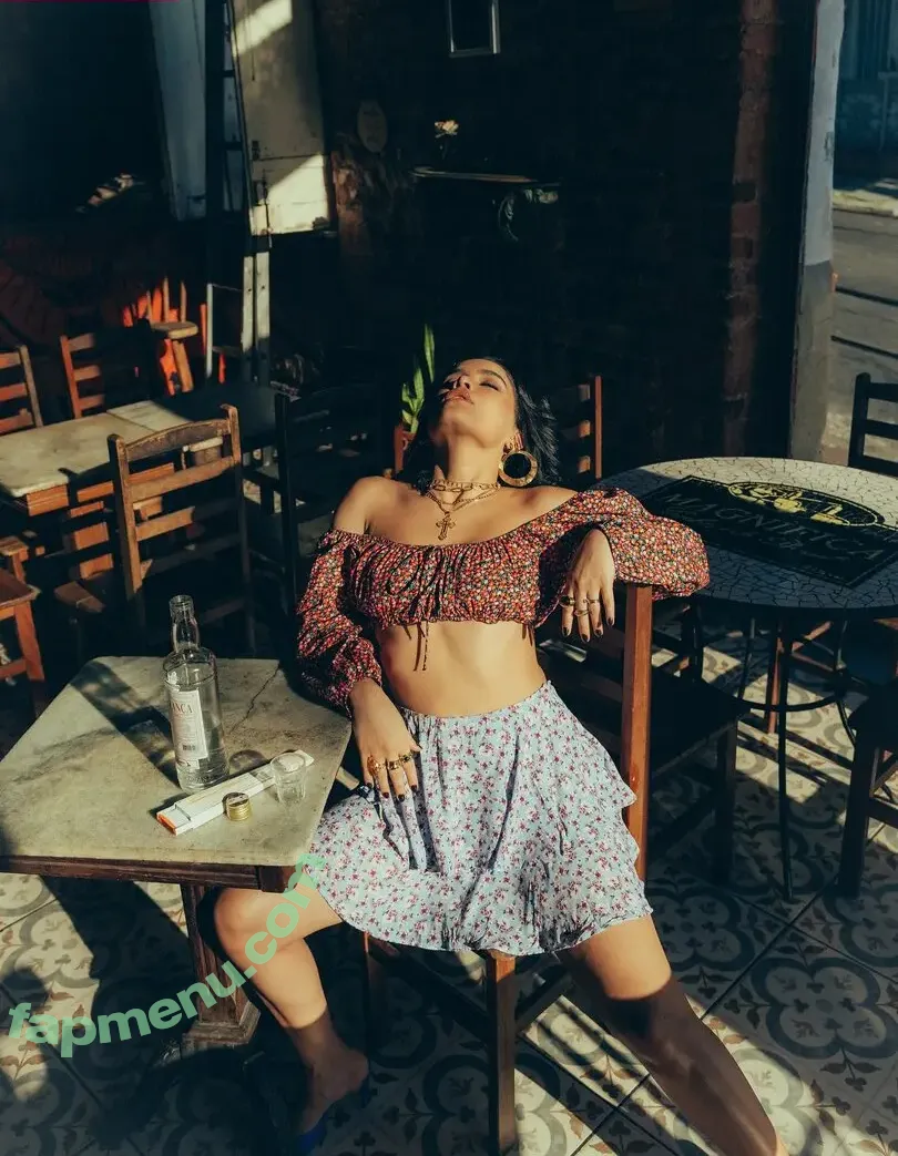 Carol Macedo nude photo #0021 (carolinemacedo)