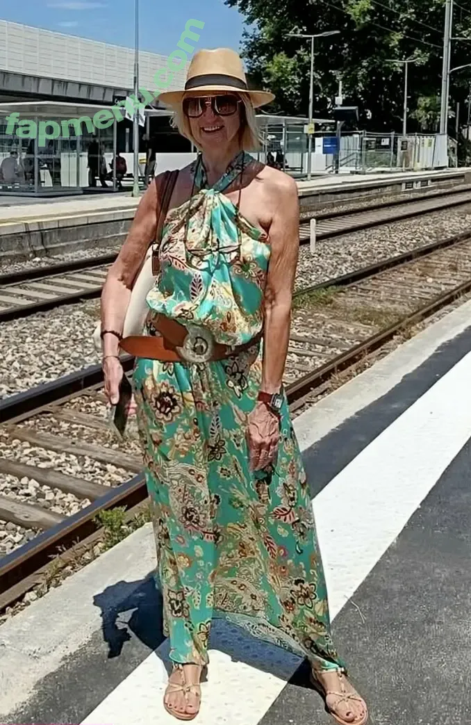 Carol McGiffin nude photo #0017 (the_mcgiff)