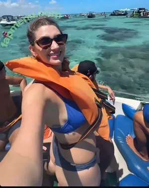 Carol Moreira / carolmoreira3 nude photo #0050