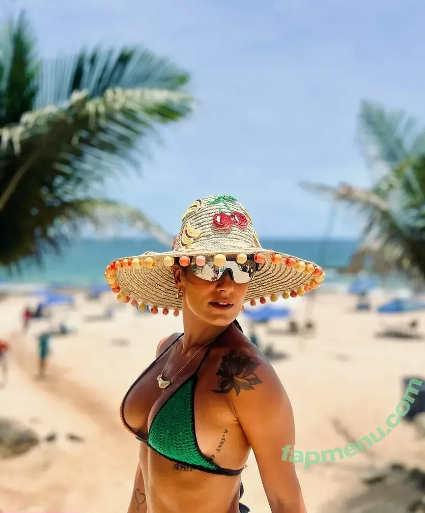 Carol Peixinho nude photo #0012 (carolpeixinho)