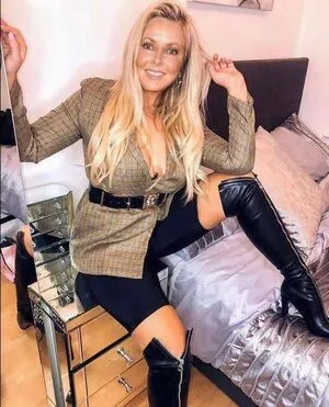 Carol Vorderman / carolvorders nude photo #0687