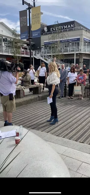 Carol Vorderman / carolvorders nude photo #0799