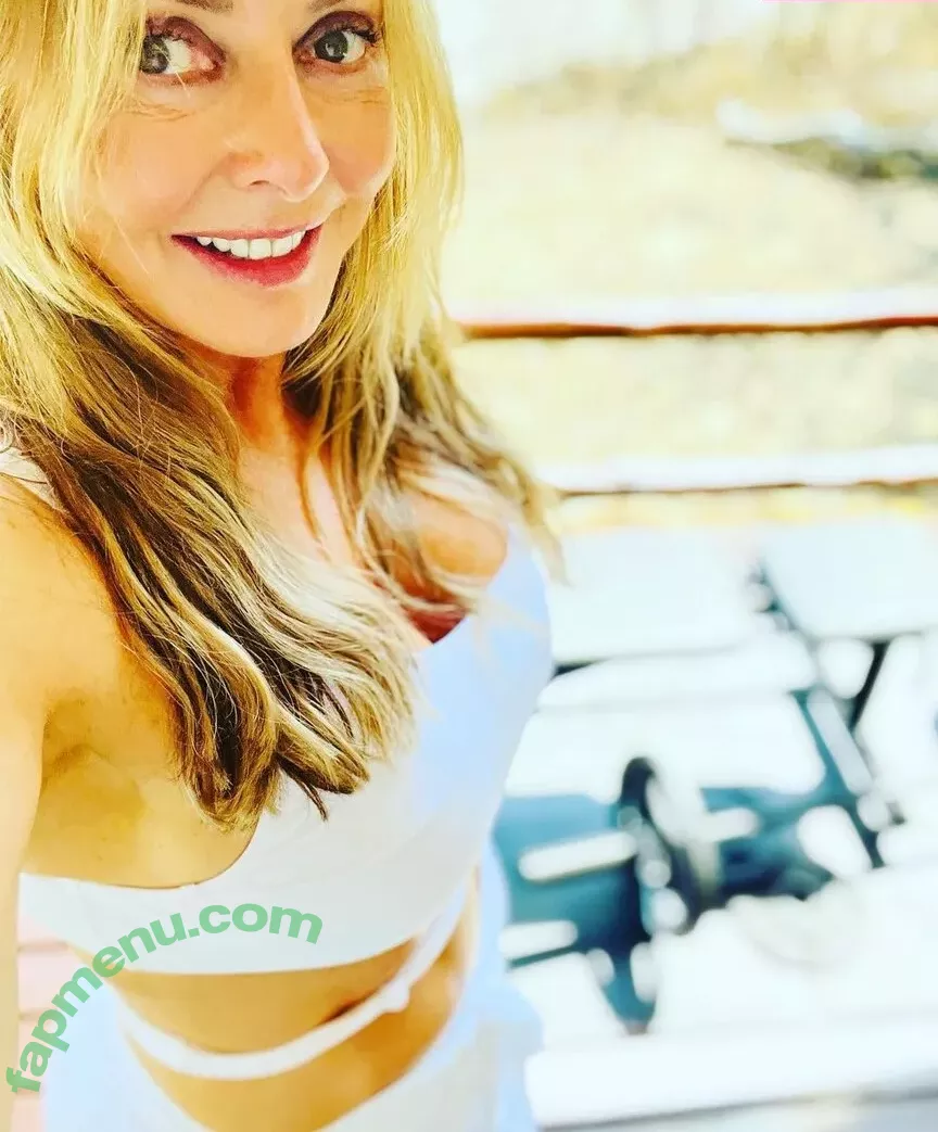 Carol Vorderman nude photo #0549 (carolvorders)