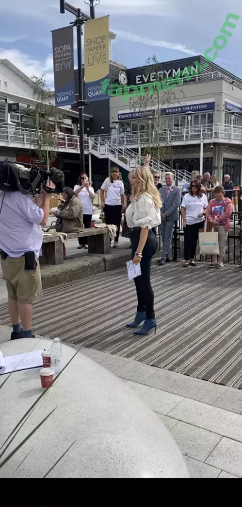 Carol Vorderman nude photo #0799 (carolvorders)