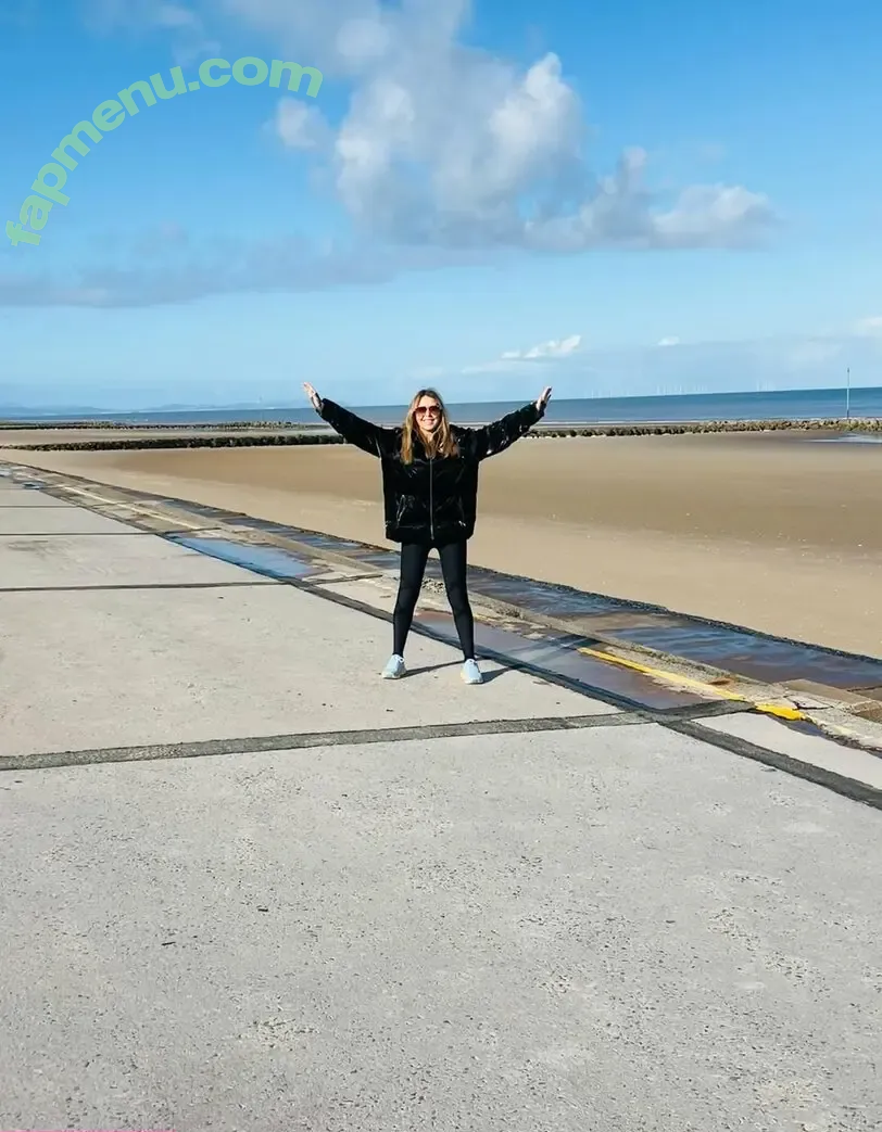 Carol Vorderman nude photo #1843 (carolvorders)