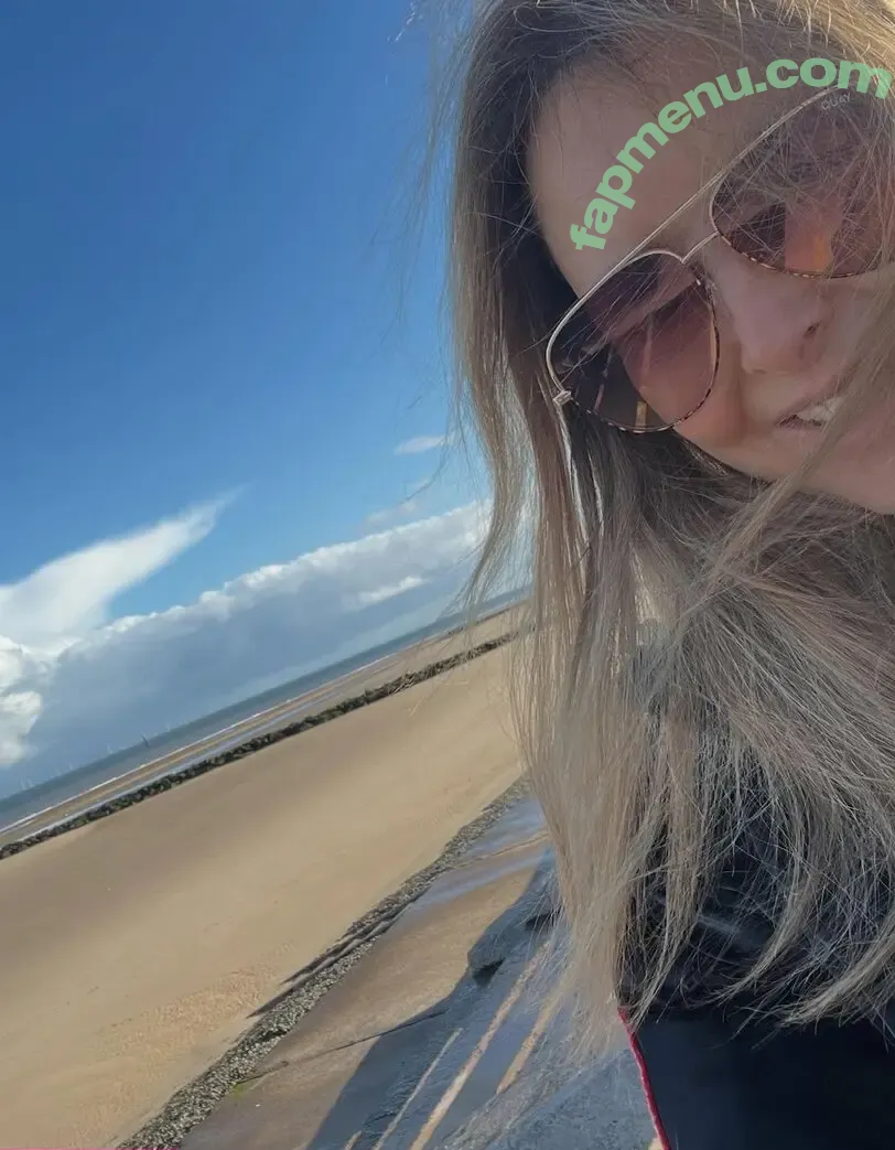 Carol Vorderman nude photo #1844 (carolvorders)