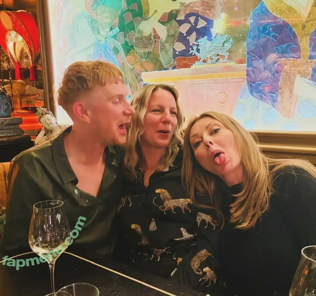 Carol Vorderman nude photo #1882 (carolvorders)