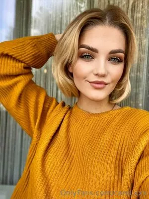 carol.xxx / carollinejane123742 nude photo #0017