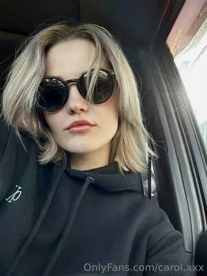 carol.xxx / carollinejane123742 nude photo #0059