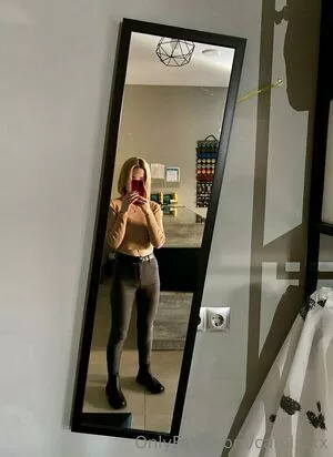 carol.xxx / carollinejane123742 nude photo #0062