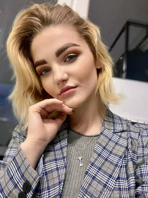 carol.xxx / carollinejane123742 nude photo #0063