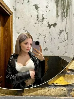 carol.xxx / carollinejane123742 nude photo #0068