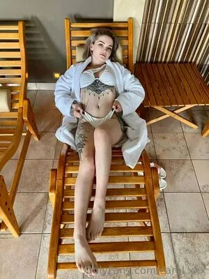 carol.xxx / carollinejane123742 nude photo #0141