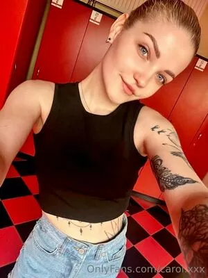 carol.xxx / carollinejane123742 nude photo #0178