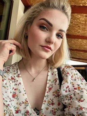 carol.xxx / carollinejane123742 nude photo #0193