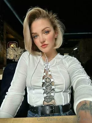 carol.xxx / carollinejane123742 nude photo #0203