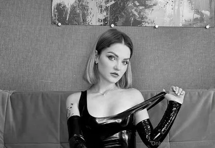 carol.xxx / carollinejane123742 nude photo #0265