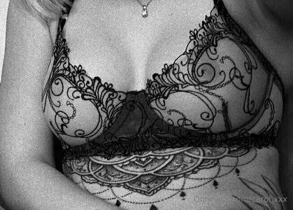 carol.xxx / carollinejane123742 nude photo #0272