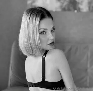 carol.xxx / carollinejane123742 nude photo #0336