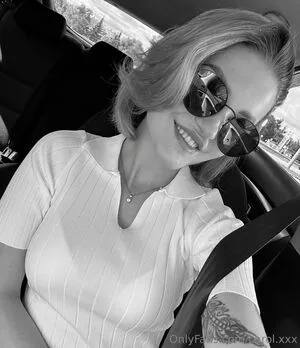 carol.xxx / carollinejane123742 nude photo #0340