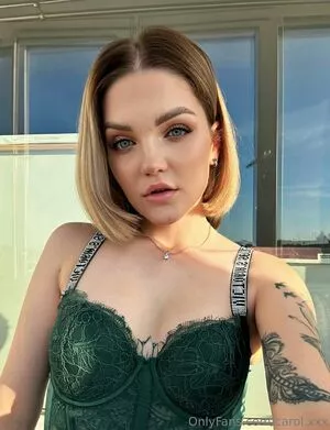 carol.xxx / carollinejane123742 nude photo #0345