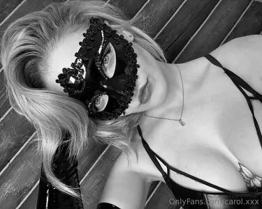carol.xxx / carollinejane123742 nude photo #0369