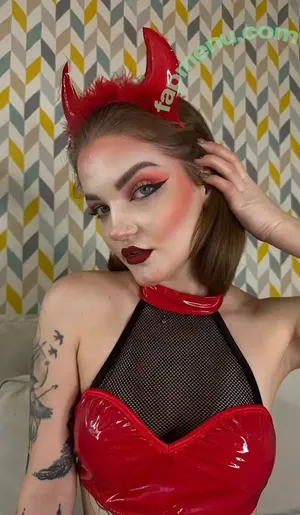 carol.xxx / carollinejane123742 nude photo #0811