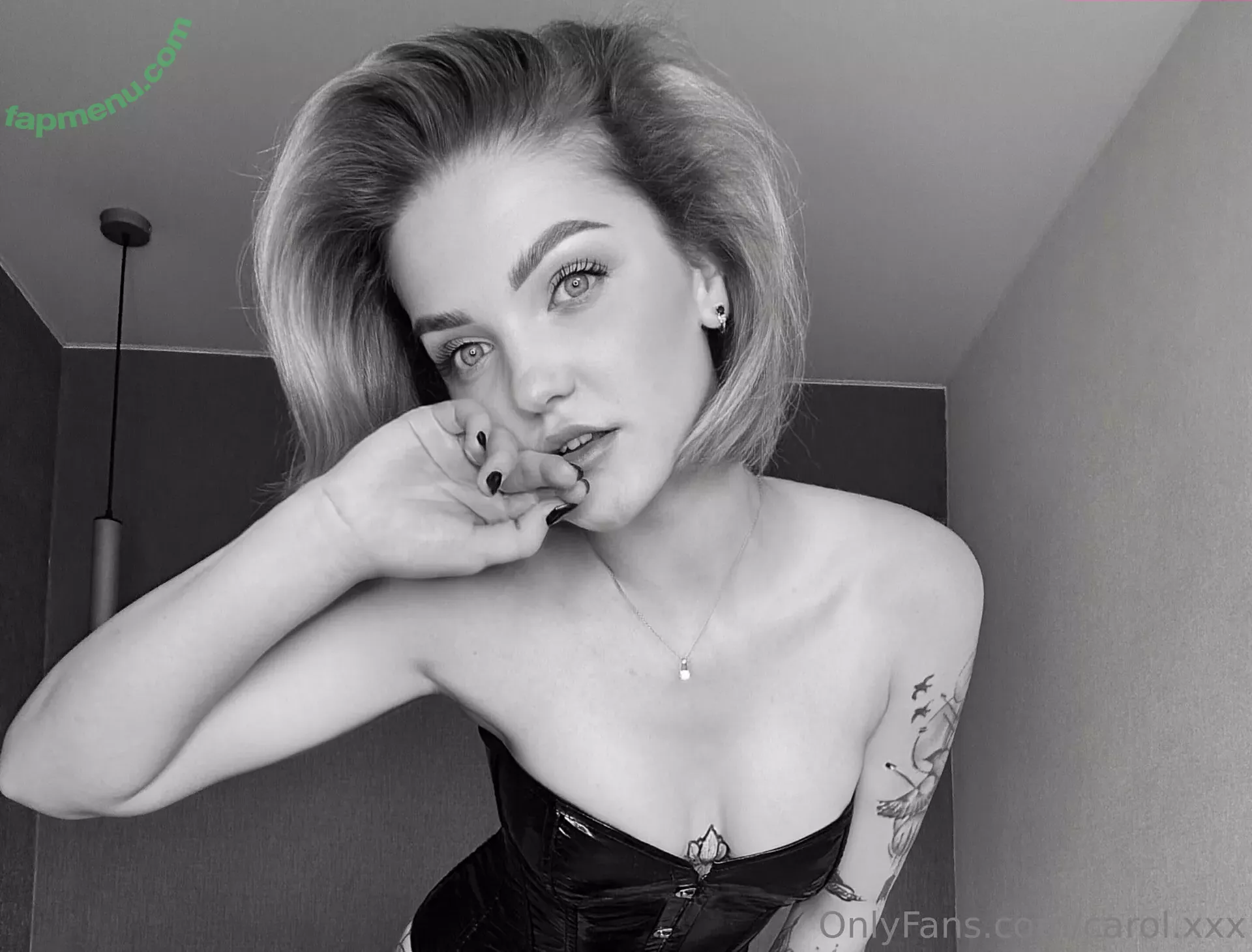 carol.xxx nude photo #0249 (carollinejane123742)