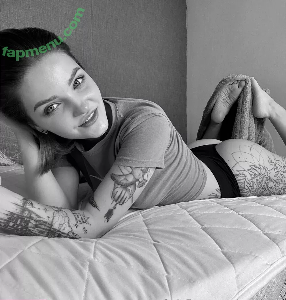 carol.xxx nude photo #0350 (carollinejane123742)