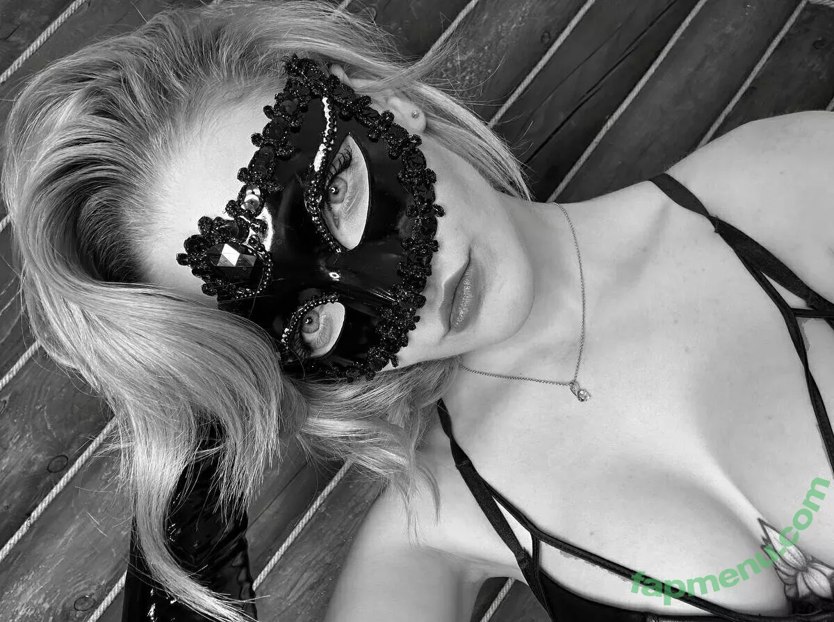 carol.xxx nude photo #0369 (carollinejane123742)