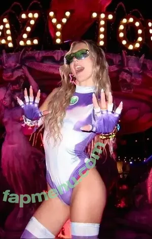 Caroline Ambrose / caroline_the_archer nude photo #0059