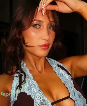 Caroline Bowers / care.eliza / carolineebowers nude photo #0043