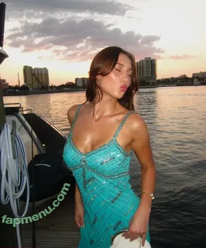 Caroline Bowers / care.eliza / carolineebowers nude photo #0095